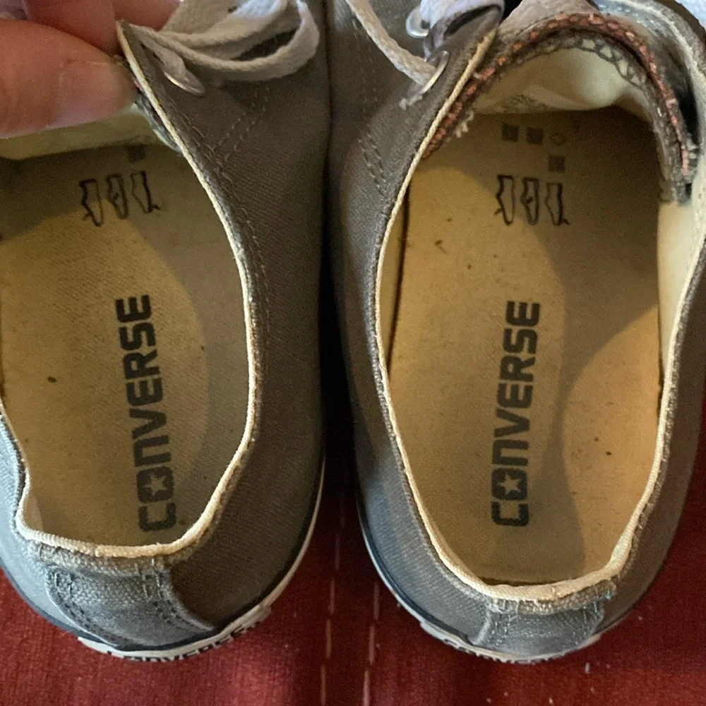 🌟 CONVERSE: Gray Chuck Taylors- W Size 8/M size 7 EUC
